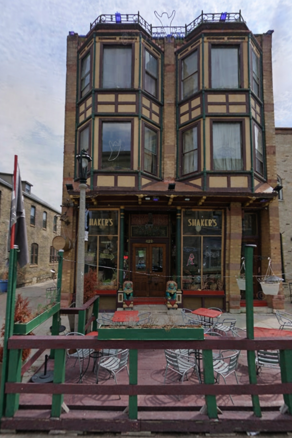 Shaker's Cigar Bar