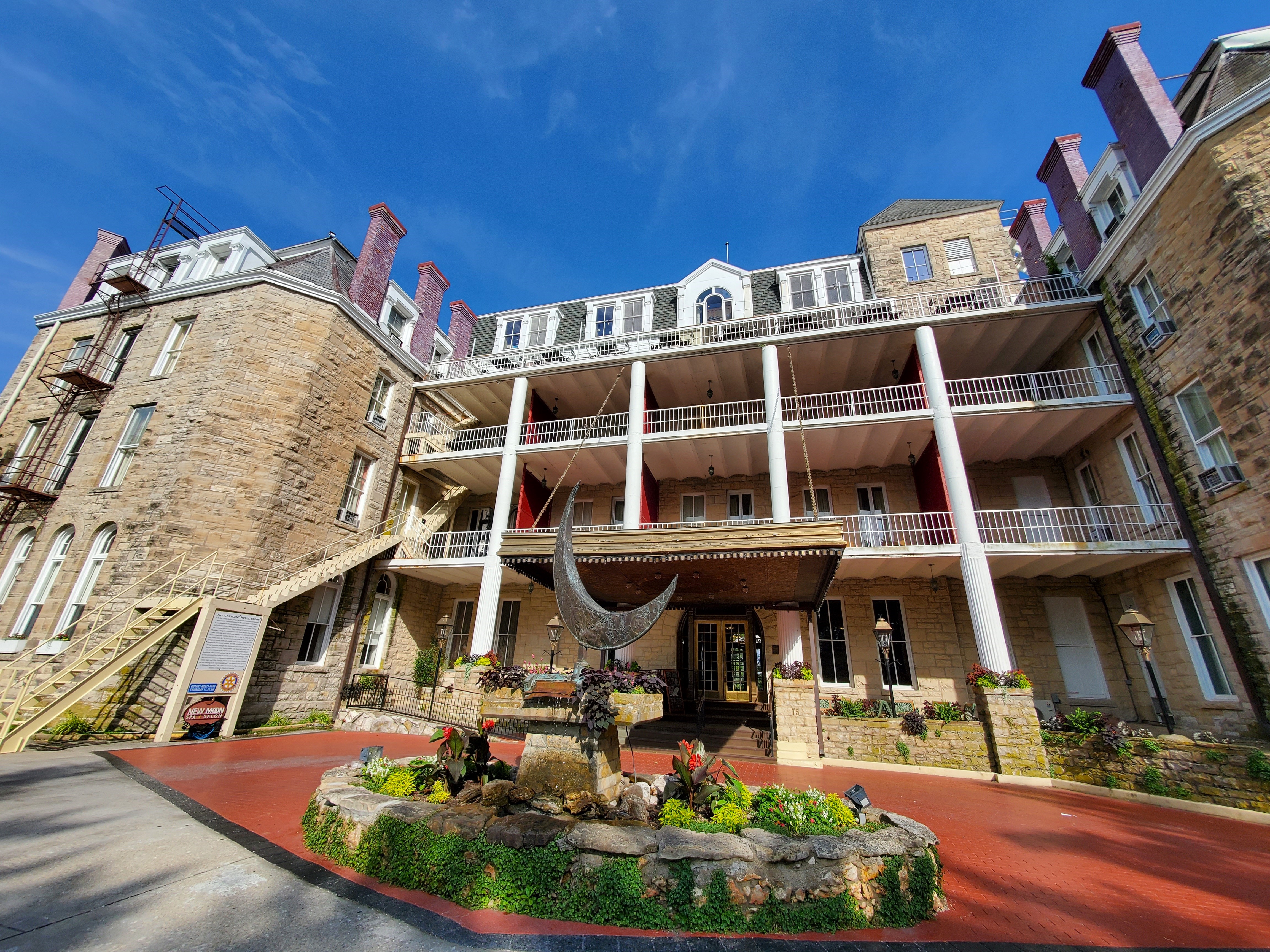 1886 Crescent Hotel